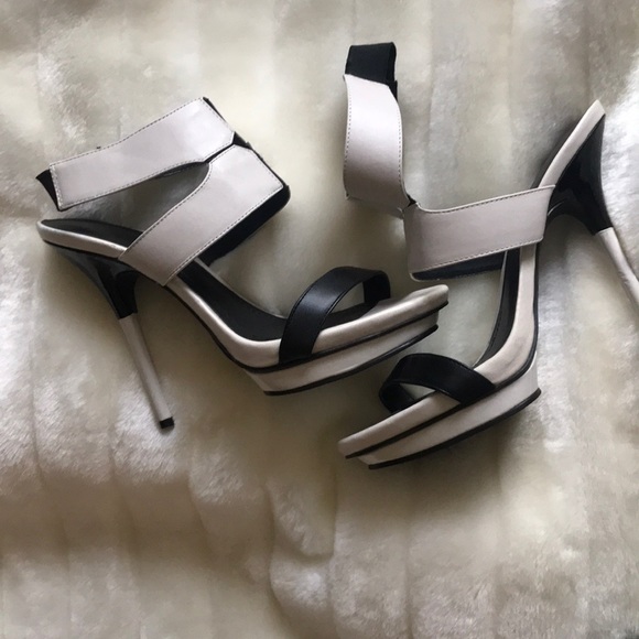 BCBG Sandal Heels - Picture 2 of 7